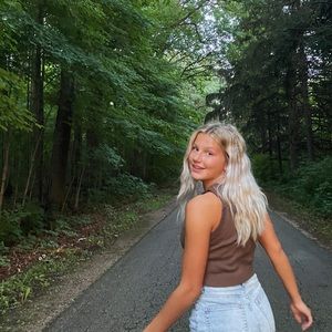 Meet your Posher, Addi